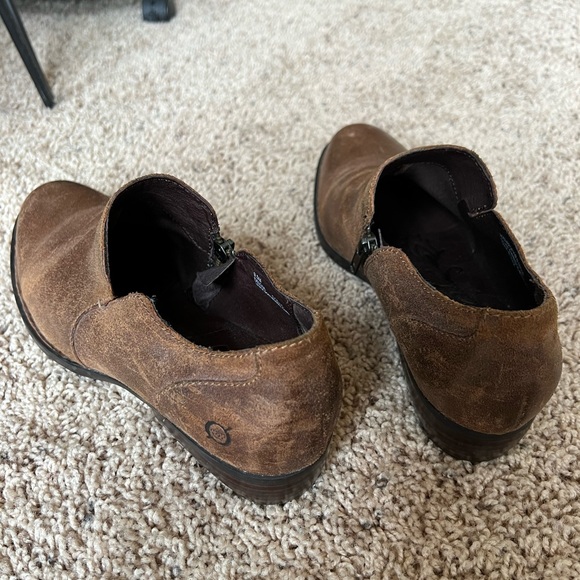 Born distressed leather brown low ankle boots, size 9.5 - Picture 2 of 5